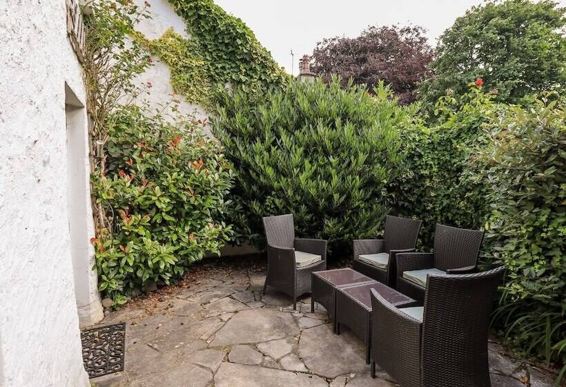 4 Greencross Cottages