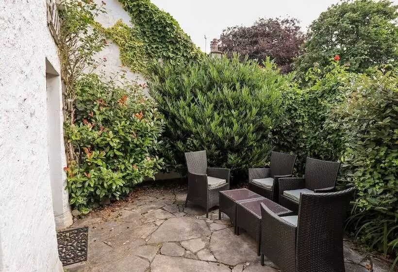 4 Greencross Cottages