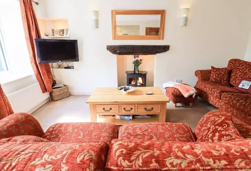 4 Greencross Cottages