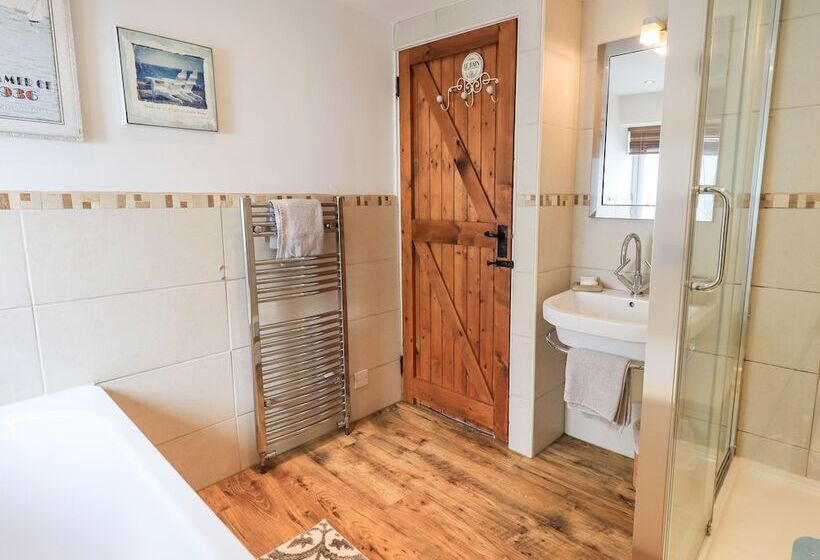 4 Greencross Cottages