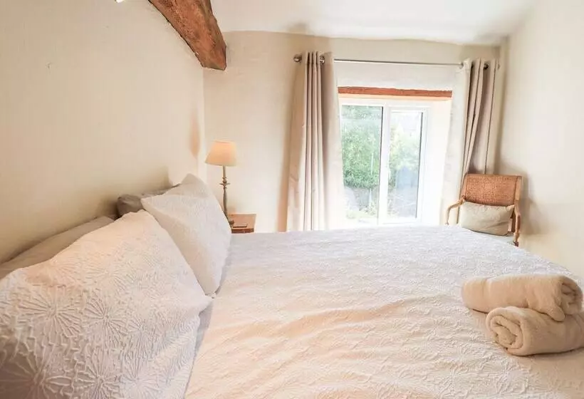 4 Greencross Cottages