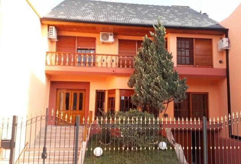Aamiaismajoitus (B&B) Bella Vita Hotel Boutique Lujan