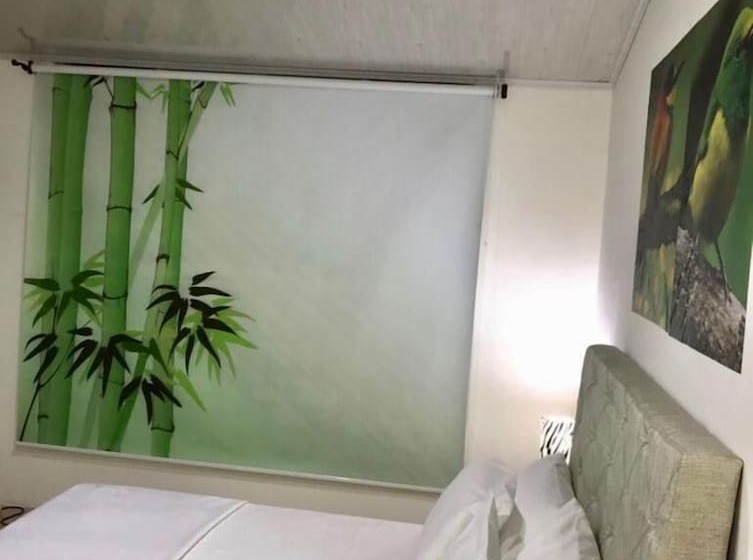 تختخواب و صبحانه Velez Del Campo