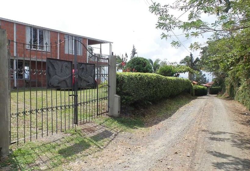 تختخواب و صبحانه Velez Del Campo