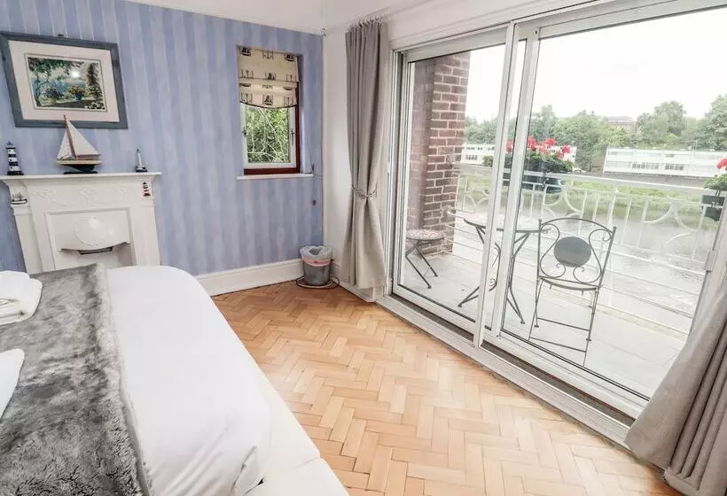 Dee Heights Penthouse