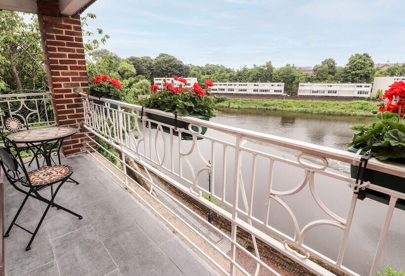 Dee Heights Penthouse