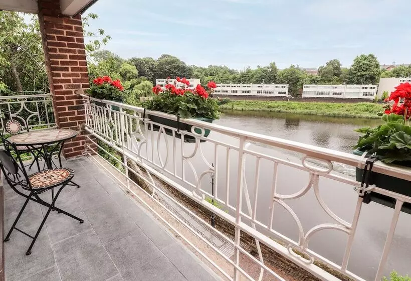 Dee Heights Penthouse