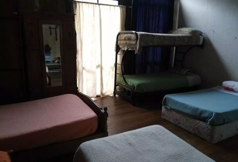 Espacio 420 Hostel