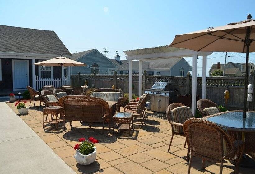 Отель Beach Breeze Inn