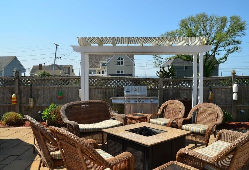 Отель Beach Breeze Inn