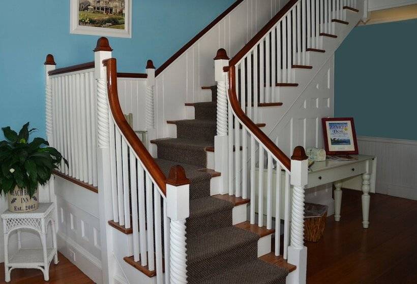 Отель Beach Breeze Inn