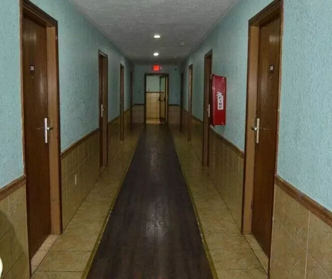 Hotelli Budget Inn Of Claypool Hill