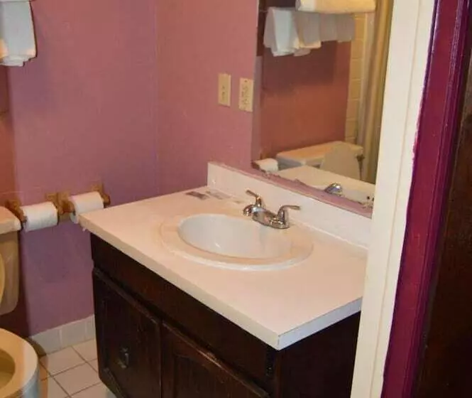 Hotelli Budget Inn Of Claypool Hill