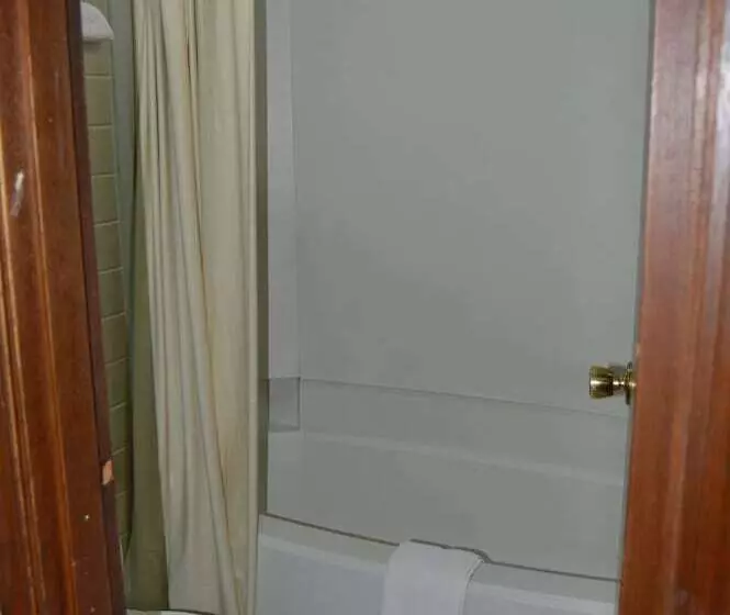 Hotelli Budget Inn Of Claypool Hill