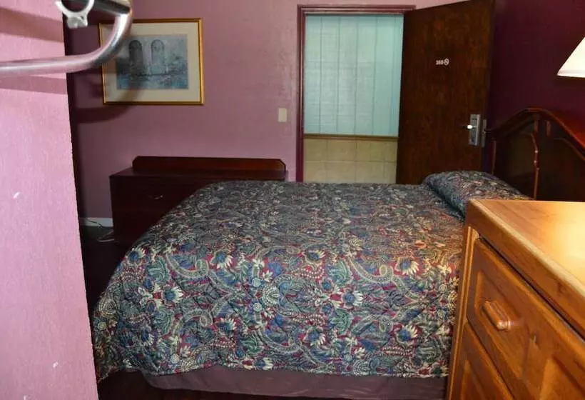 Hotelli Budget Inn Of Claypool Hill