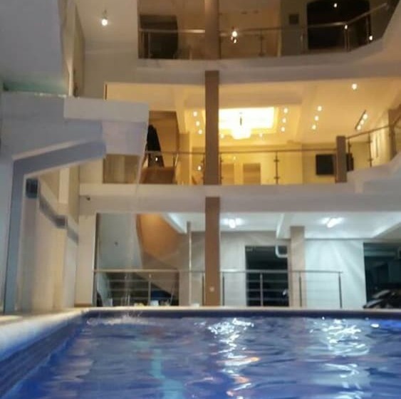 هتل Iv Centenario