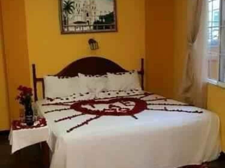 هتل Iv Centenario