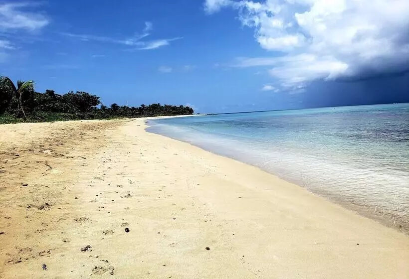 Hotelli Paraiso Beach