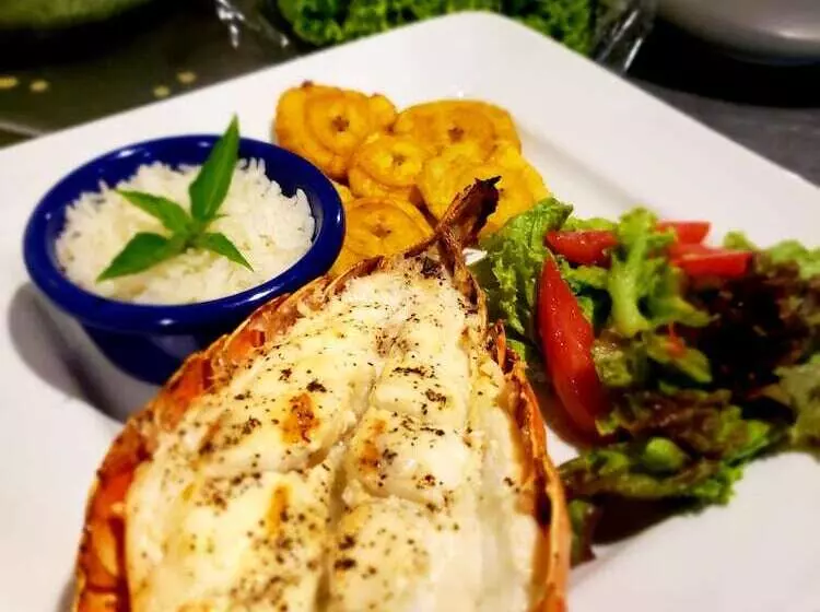 Hotelli Paraiso Beach