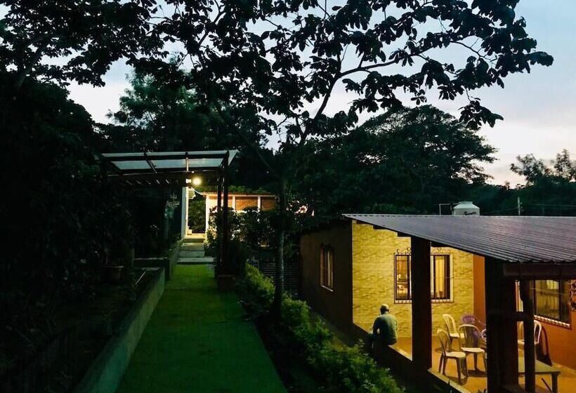 هتل Villa Castillo De Ensueño