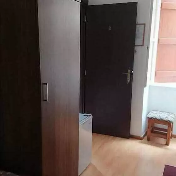 پانسیون Maro Rooms