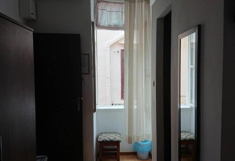 ペンション Maro Rooms