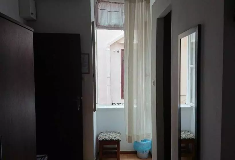 پانسیون Maro Rooms