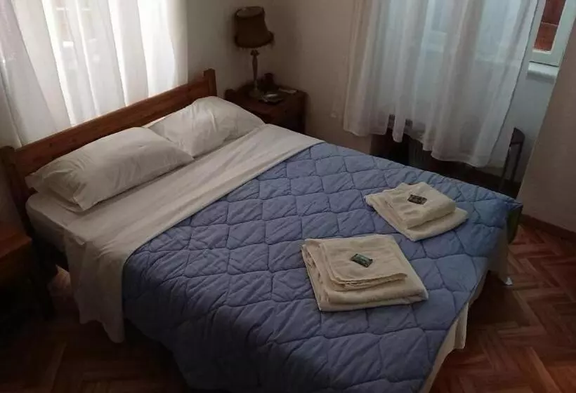 پانسیون Maro Rooms