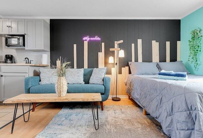 Sandcastle Inn & Motel