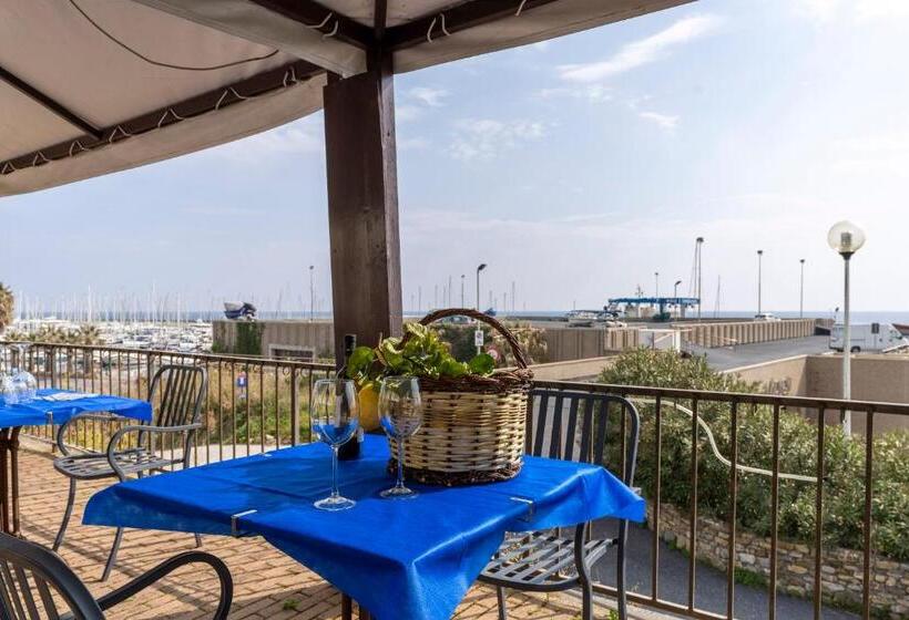 בית מלון כפרי Albergo Ristorante Lucciola