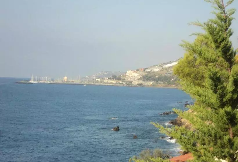 בית מלון כפרי Albergo Ristorante Lucciola