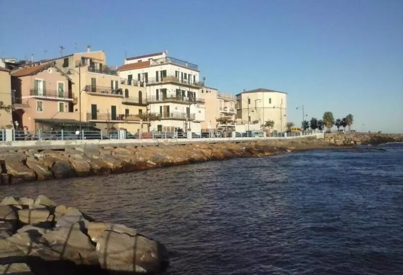 בית מלון כפרי Albergo Ristorante Lucciola