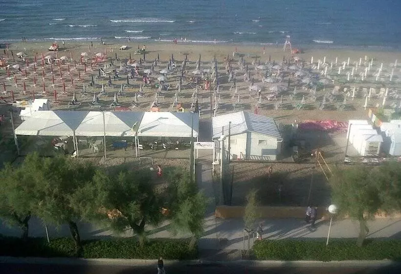 فندق Continental