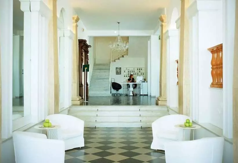 فندق Continental