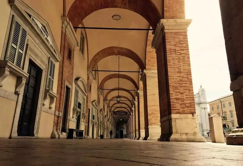 Отель Pellegrino E Pace