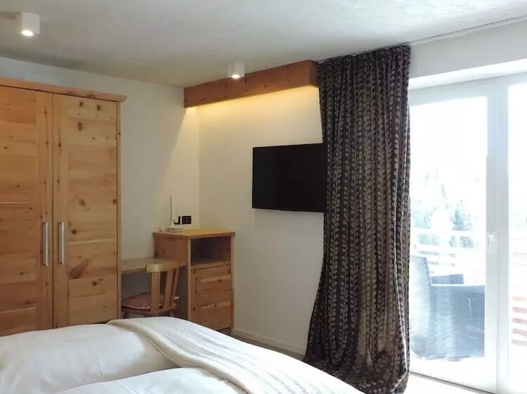 Отель Scoiattolo