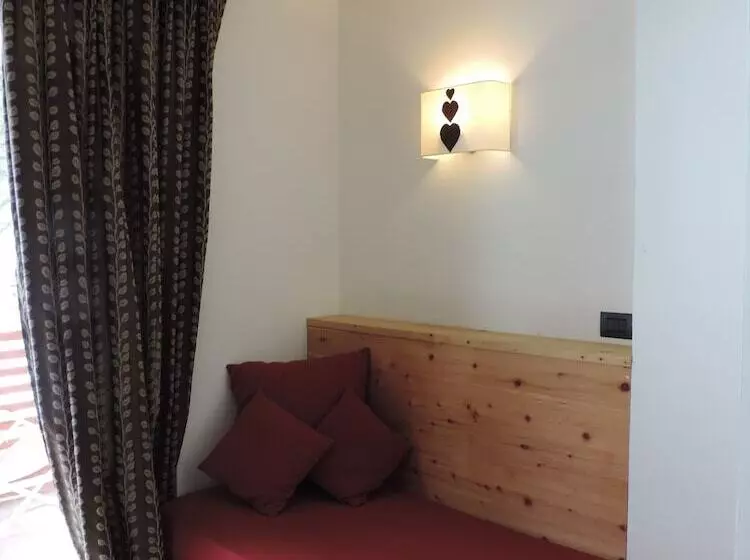 Отель Scoiattolo