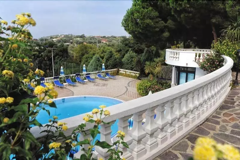 レジデンス Villaggio Pineta Petto Bianco