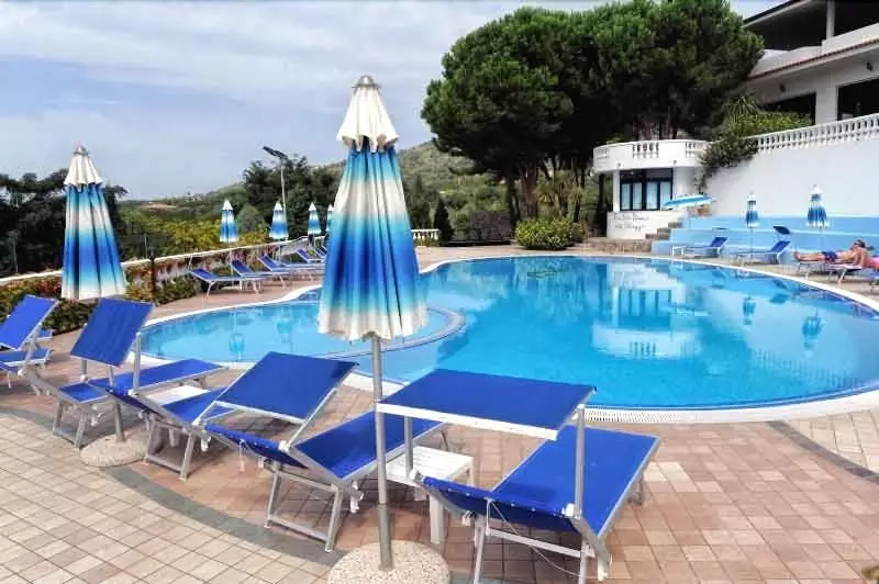 レジデンス Villaggio Pineta Petto Bianco