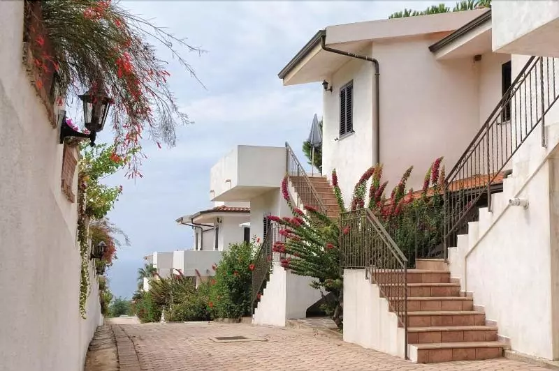 レジデンス Villaggio Pineta Petto Bianco