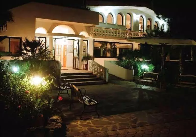 レジデンス Villaggio Pineta Petto Bianco