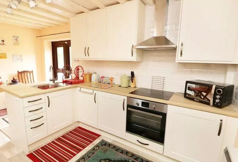 Emily's Retreat At The Great Barn