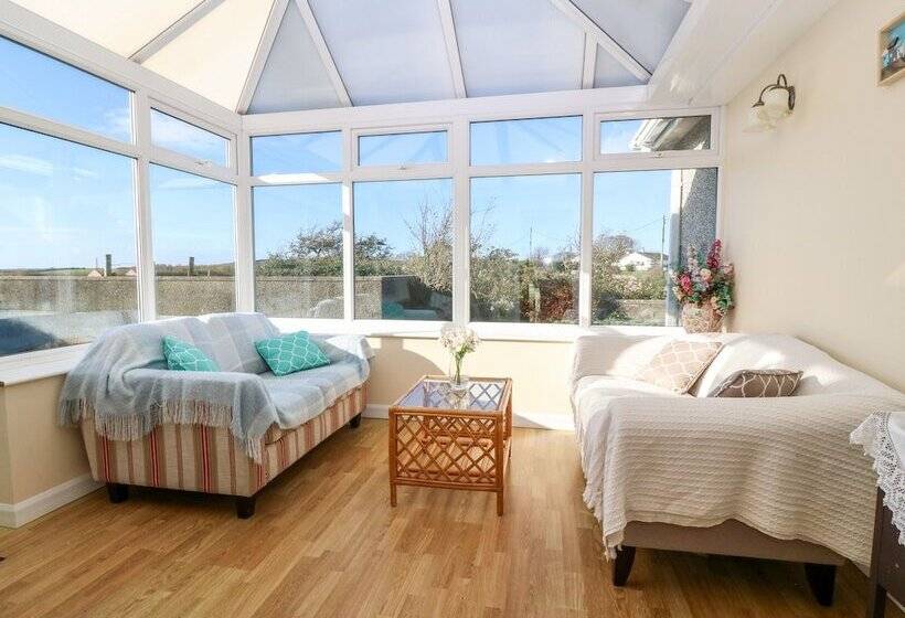 Pen Yr Orsedd Cottage