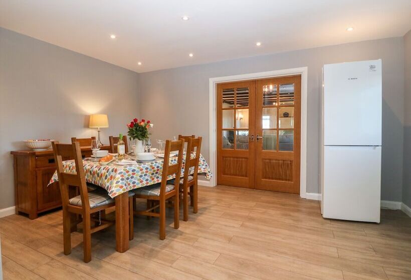 Pen Yr Orsedd Cottage