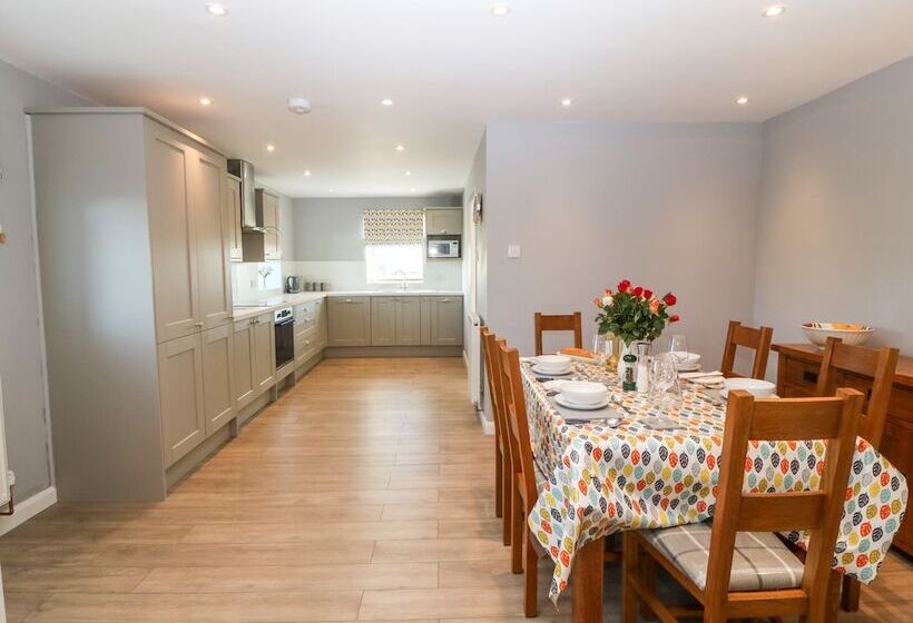 Pen Yr Orsedd Cottage