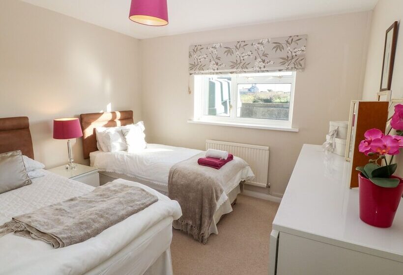 Pen Yr Orsedd Cottage