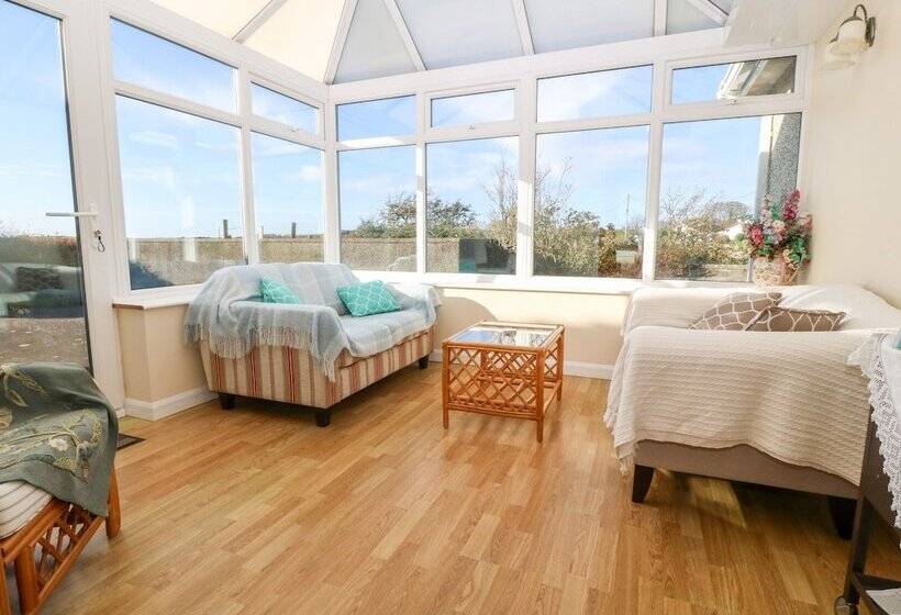 Pen Yr Orsedd Cottage