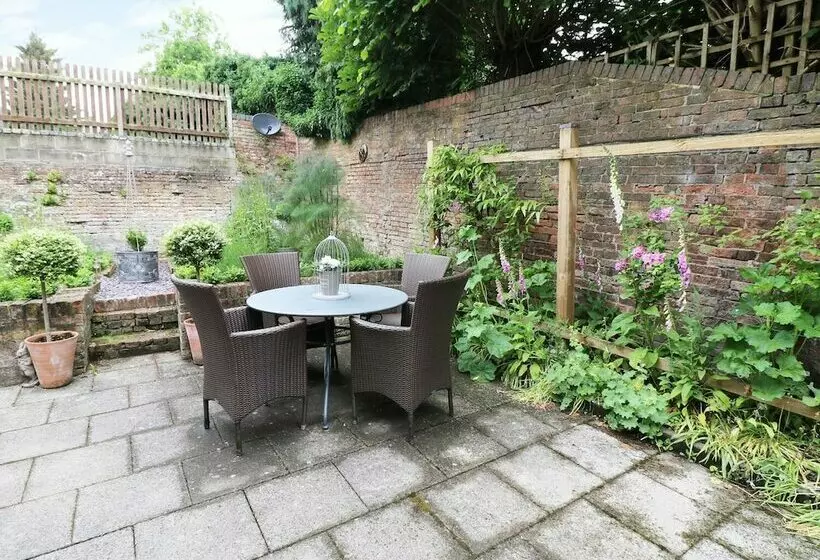 The Old Clock Makers