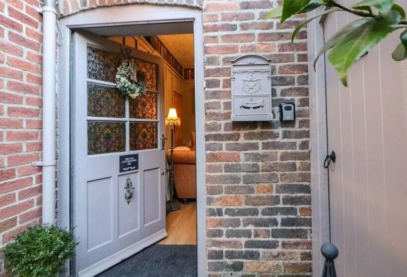 The Old Clock Makers