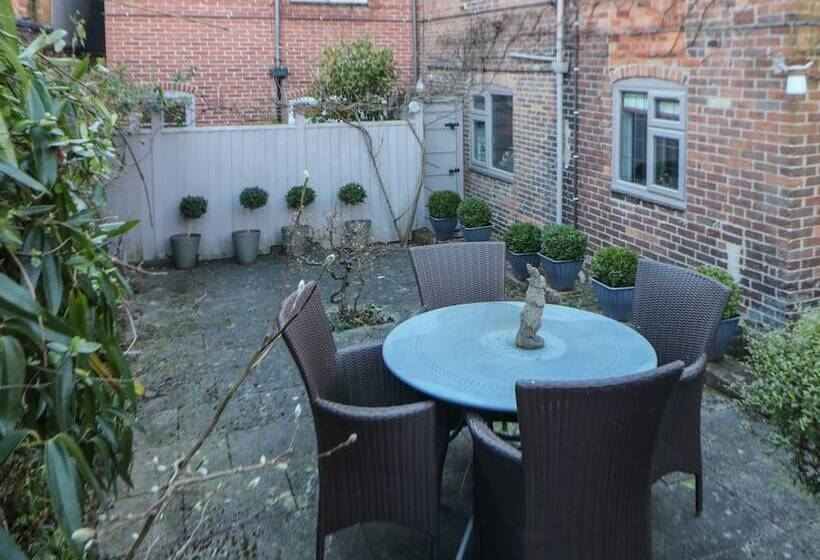 The Old Clock Makers